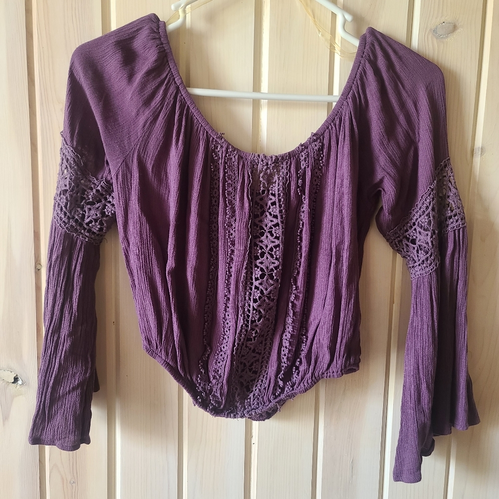 Flared sleeved cropped blouse